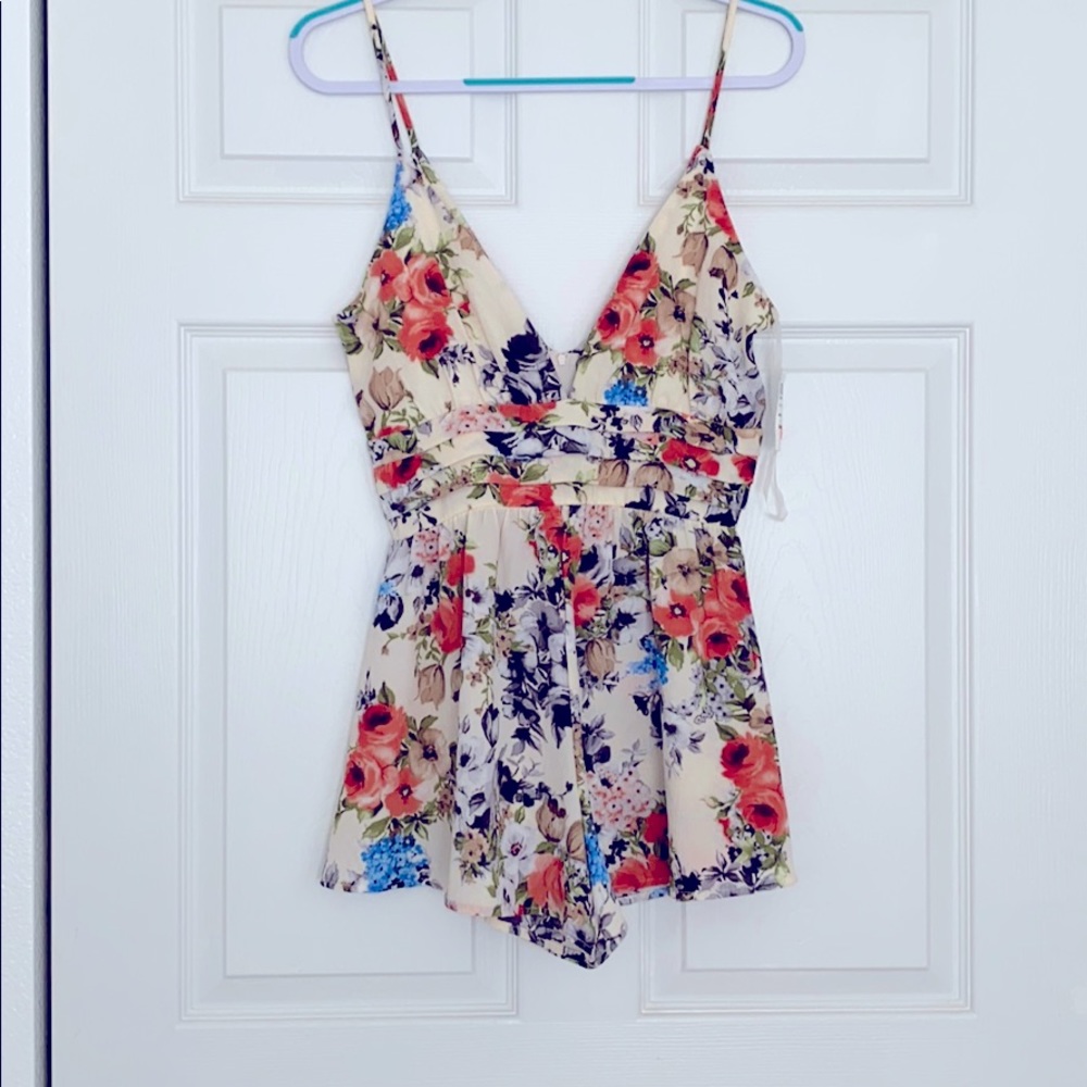 Low vneck romper floral